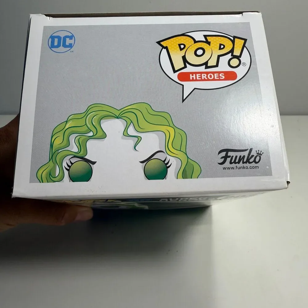 FUNKO POP! DC SUPER HEROES #203 THE JOKER (MARTHA WAYNE) HOT TOPIC EXCLUSIVE